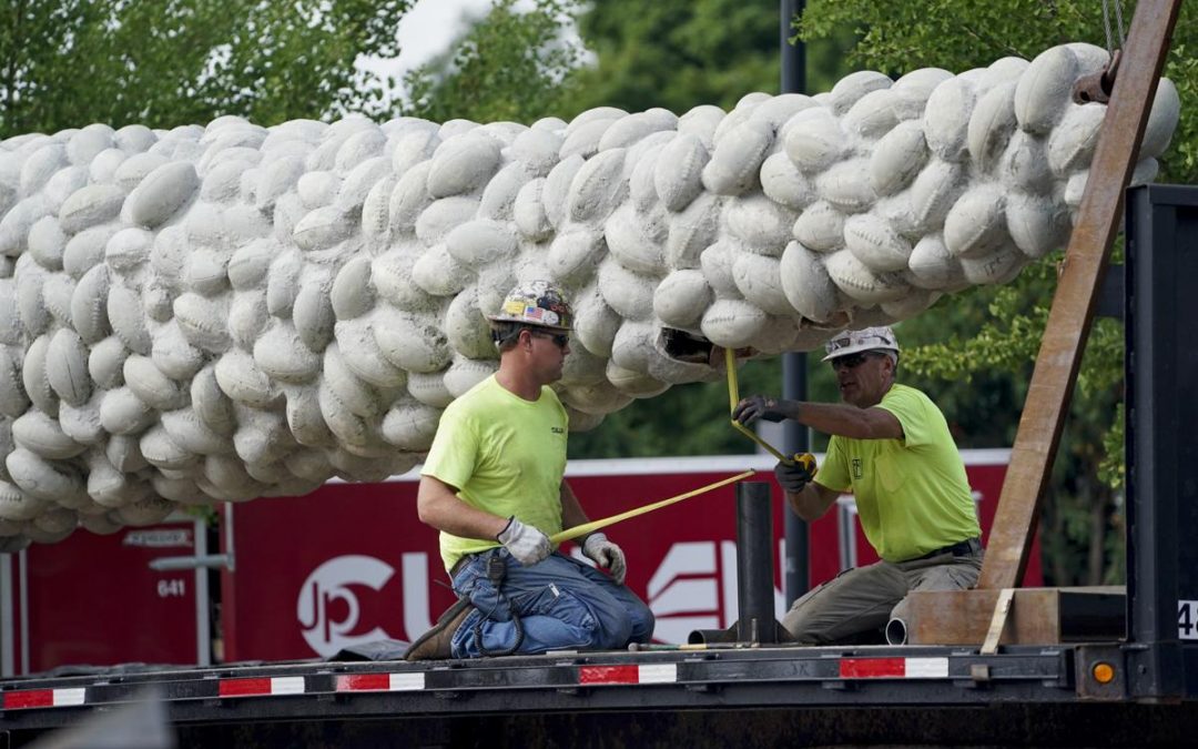 As ‘Nails’ Tales’ sculpture removed, community and art experts debate its artistic value by Kelly Meyerhofer